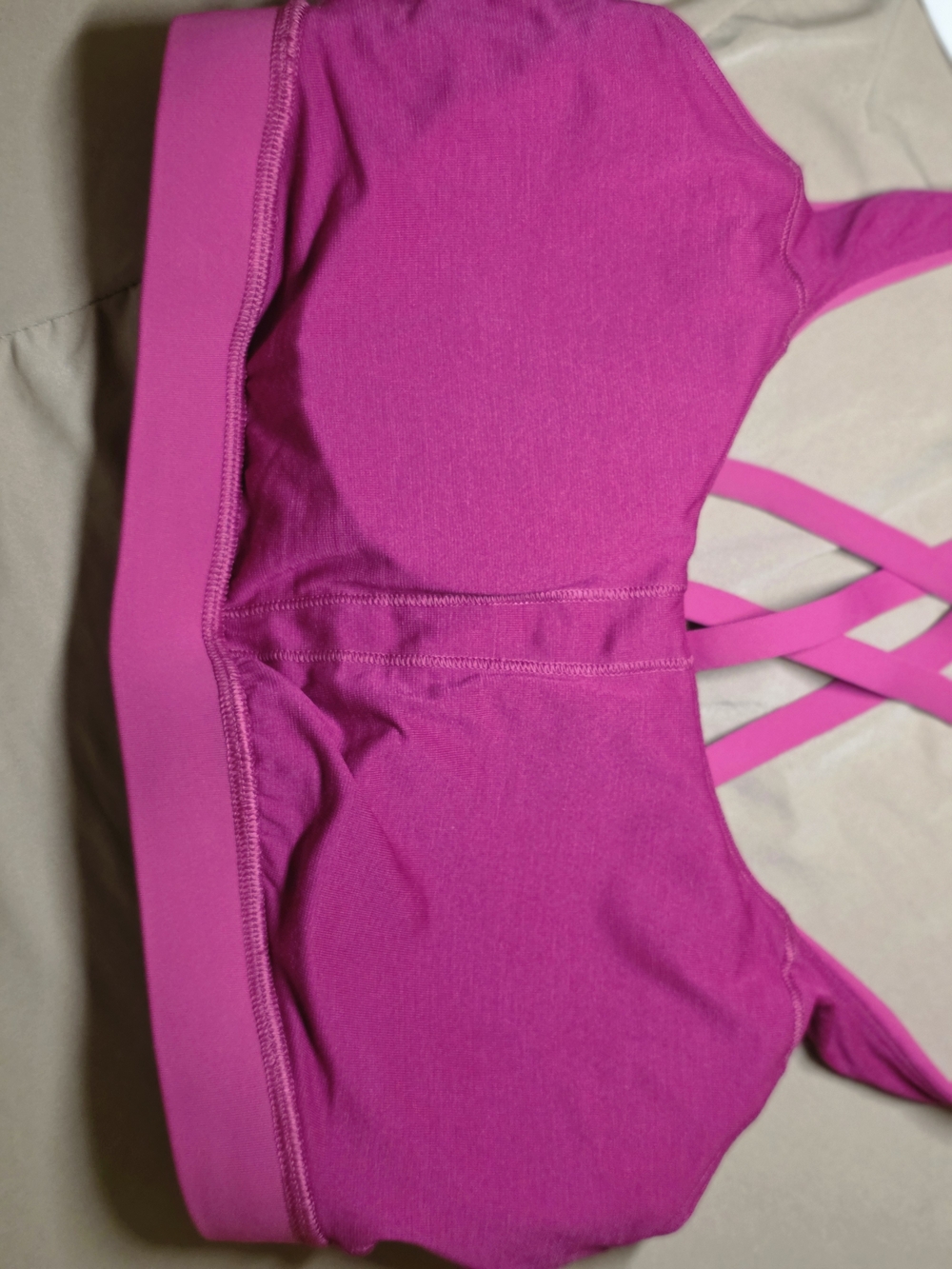 NWOT Lululemon Energy Bra Medium Support B–D Cups - Ripened Raspberry Size 8 - Picture 8 of 8